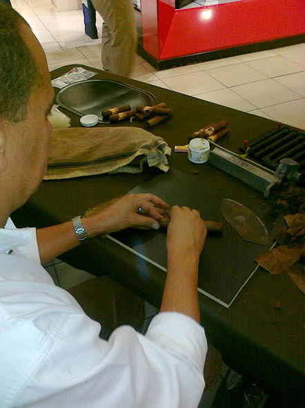 Cigar rolling